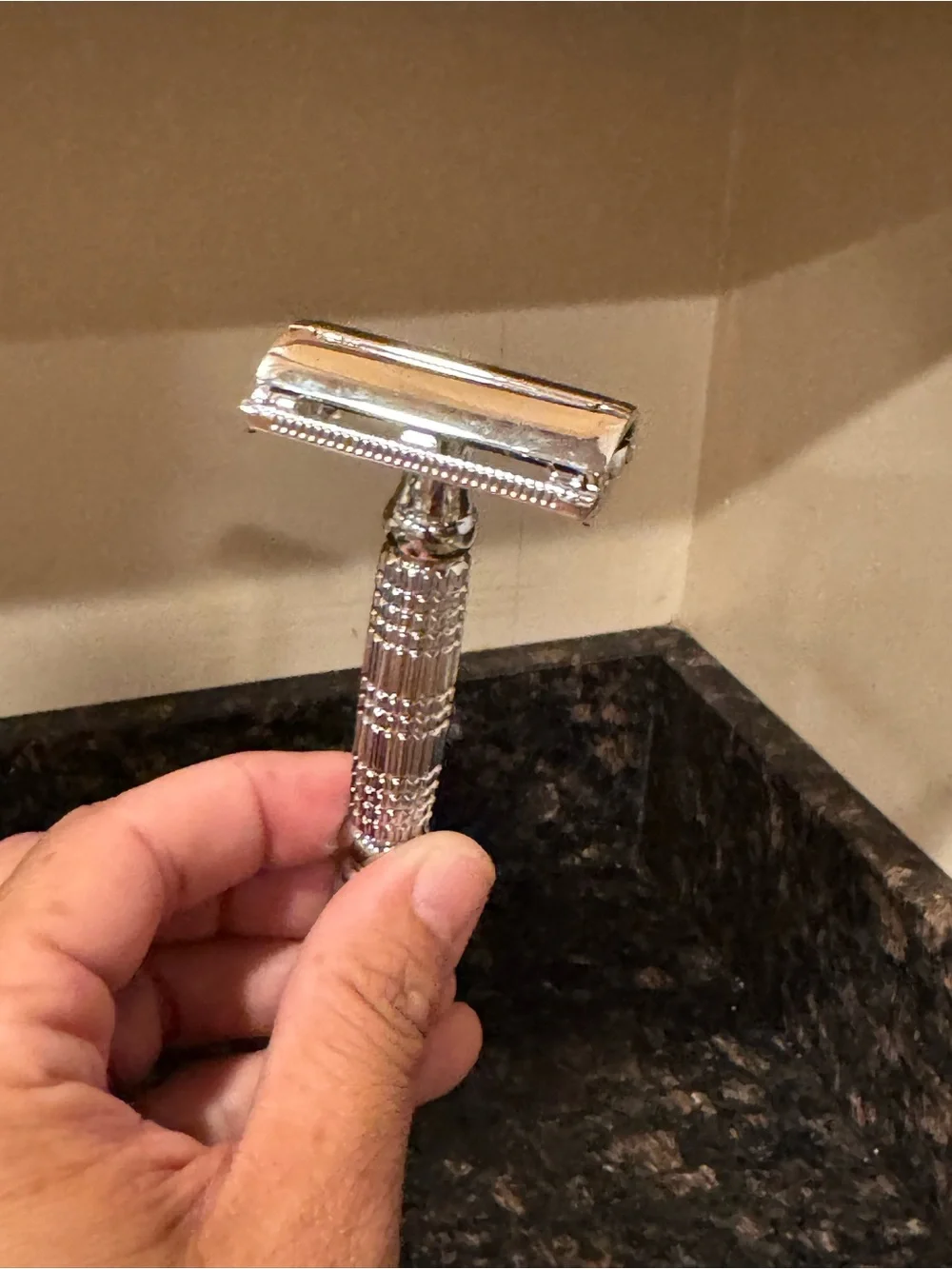 Metal Chrome Double-Edge Safety Razor with Blade Dispenser for Shaving
